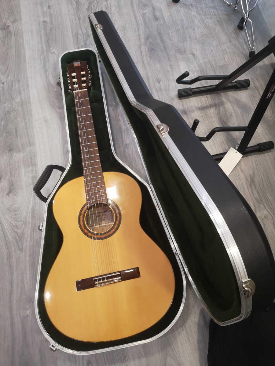 Alhambra 3F con estuche de segunda mano por 280 € en Navarra |  Guitarristas.info