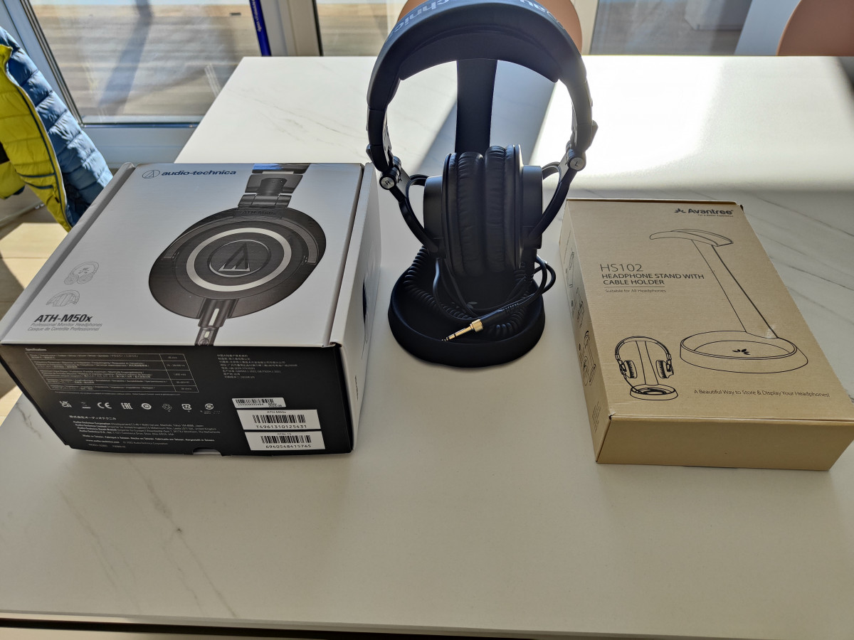 Auriculares Audio Technica M50x con soporte (con material de regalo) de  segunda mano por 95 € en Araba
