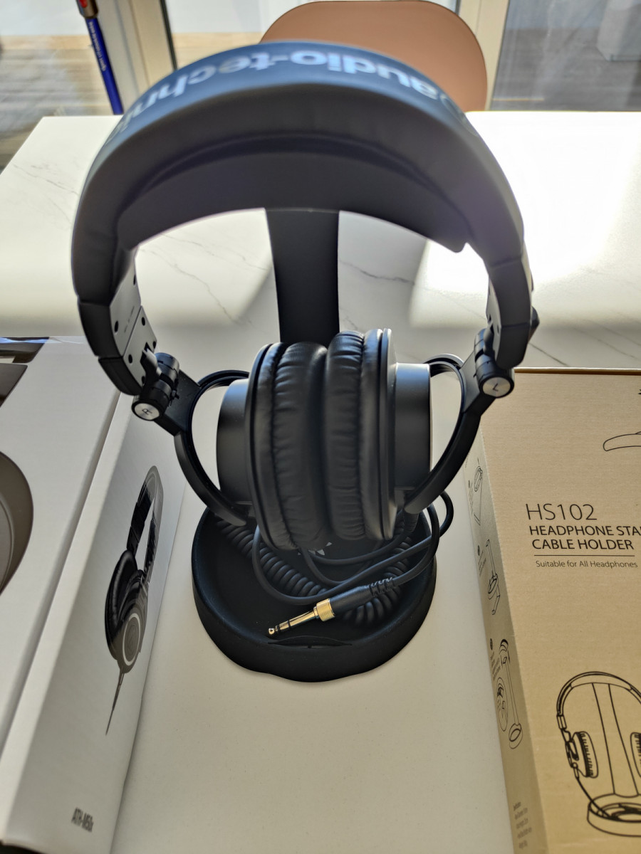 Auriculares Audio Technica M50x con soporte (con material de regalo) de  segunda mano por 95 € en Araba