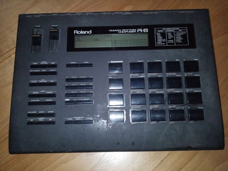 Roland R-8 Human Rhythm Composer. de segunda mano por 100 € en